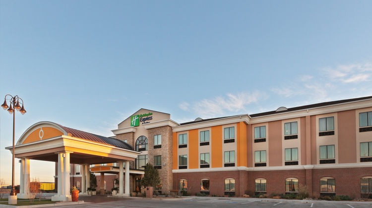 Holiday Inn Express Hotel & Suites Exterior