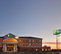 Holiday Inn Express Hotel & Suites Exterior