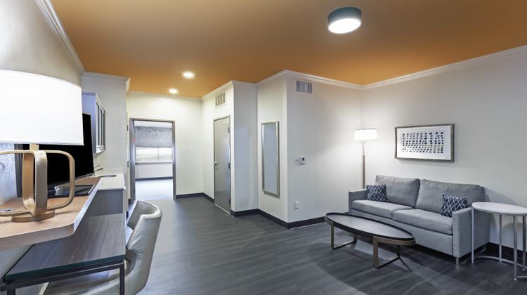 Holiday Inn & Suites McKinney-Fairview Suite