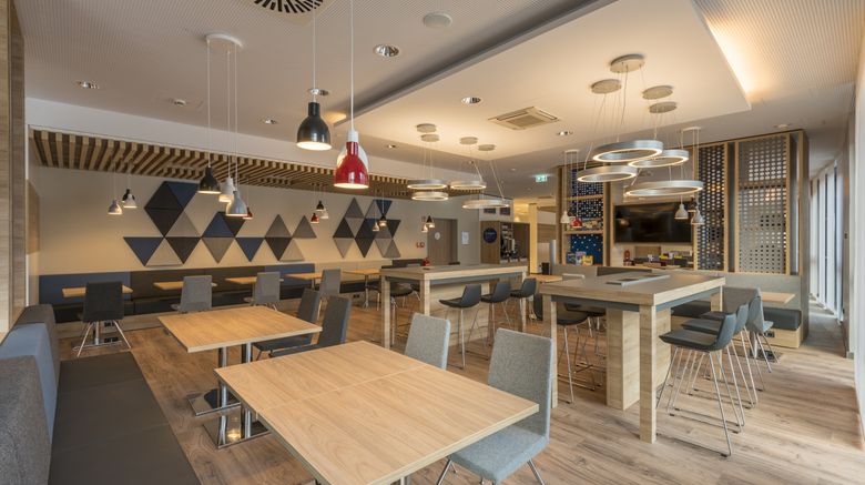 <b>Holiday Inn Express Wuppertal-Hauptbahof Lobby</b>. Images powered by <a href="https://www.leonardoworldwide.com/" title="Leonardo Worldwide" target="_blank">Leonardo</a>.