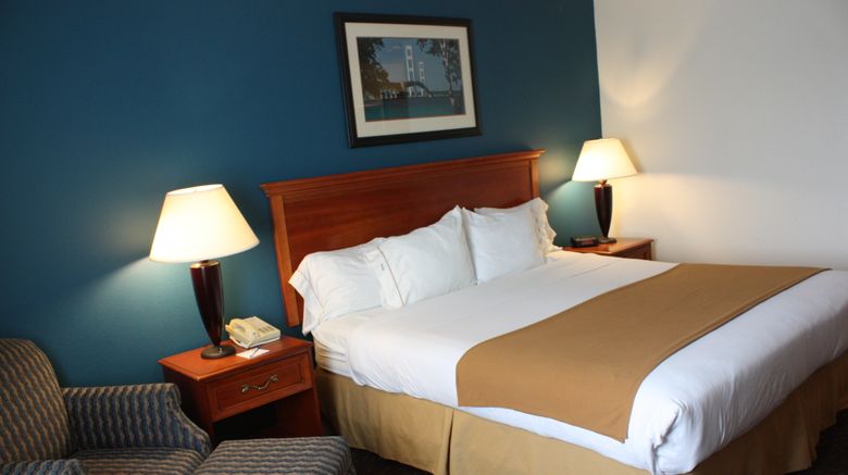 <b>Holiday Inn Express Mackinaw City Room</b>. Images powered by <a href="https://www.leonardoworldwide.com/" title="Leonardo Worldwide" target="_blank">Leonardo</a>.