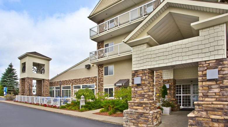 <b>Holiday Inn Express Mackinaw City Exterior</b>. Images powered by <a href="https://www.leonardoworldwide.com/" title="Leonardo Worldwide" target="_blank">Leonardo</a>.