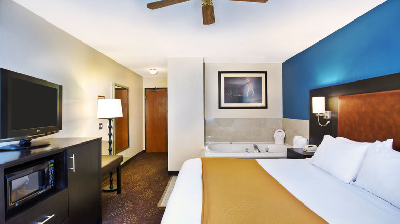 <b>Holiday Inn Express Mackinaw City Suite</b>. Images powered by <a href="https://www.leonardoworldwide.com/" title="Leonardo Worldwide" target="_blank">Leonardo</a>.