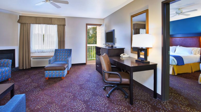 <b>Holiday Inn Express Mackinaw City Suite</b>. Images powered by <a href="https://www.leonardoworldwide.com/" title="Leonardo Worldwide" target="_blank">Leonardo</a>.