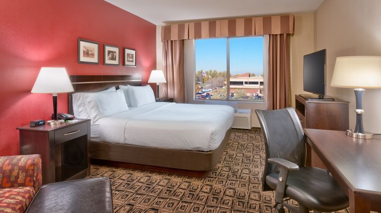<b>Holiday Inn & Suites Suite</b>. Images powered by <a href="https://www.leonardoworldwide.com/" title="Leonardo Worldwide" target="_blank">Leonardo</a>.