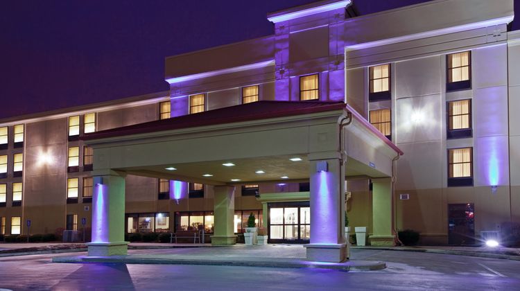 Holiday Inn Express Exterior