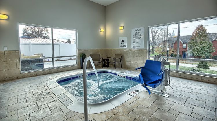 Holiday Inn Express & Suites Ironton Pool