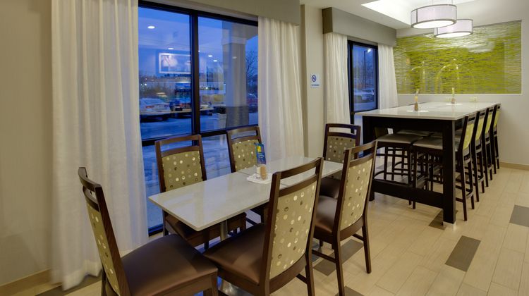 Holiday Inn Express Hotel & Suites Restaurant