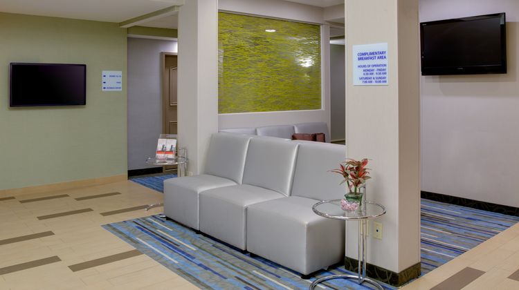 Holiday Inn Express Hotel & Suites Lobby