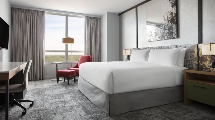Loews Chicago O'Hare Hotel Room