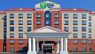 Holiday Inn Express Hotel & Suites