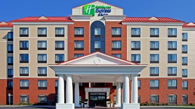 Holiday Inn Express Hotel & Suites