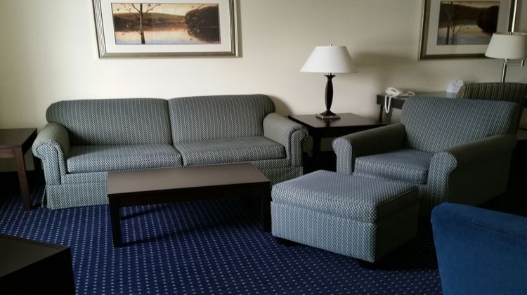 Holiday Inn Express Hotel & Suites Suite