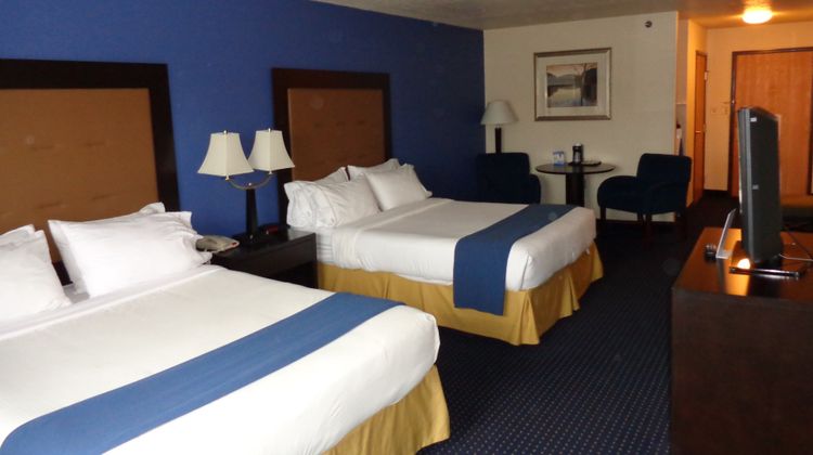 Holiday Inn Express Hotel & Suites Room