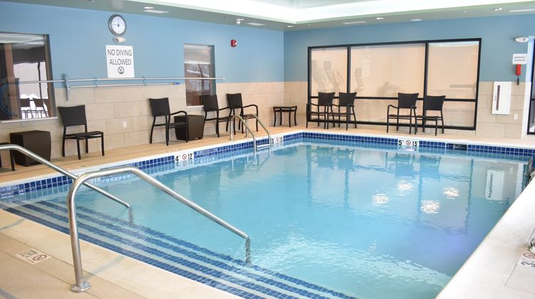 Holiday Inn Express/Suites Randolph Pool
