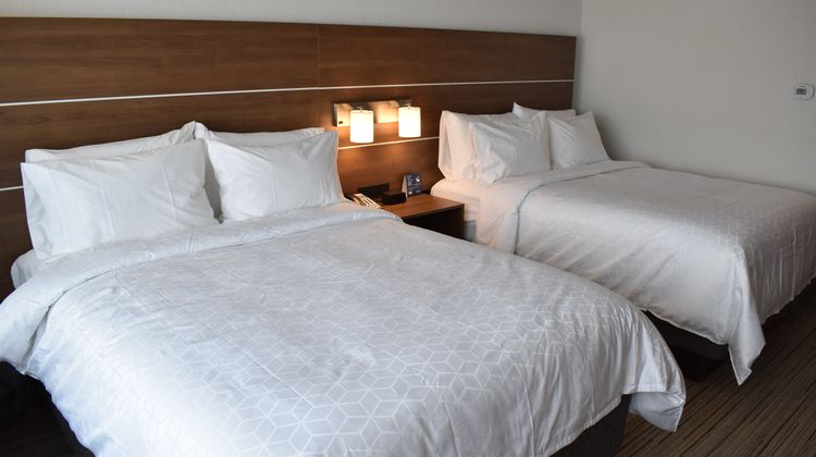 Holiday Inn Express/Suites Randolph Room