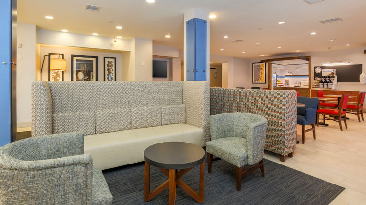 Holiday Inn Express Las Vegas South Lobby