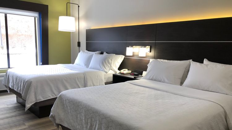 Holiday Inn Express Hotel & Suites Room