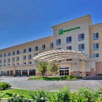 Holiday Inn and Suites Bakersfield North