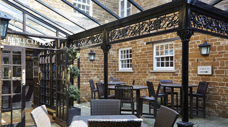 Saracens Head Hotel Exterior