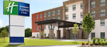 Holiday Inn Express & Suites Warsaw Exterior