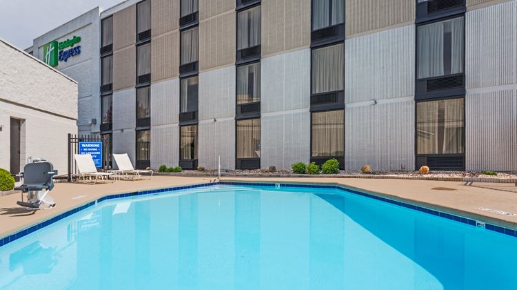 Holiday Inn Express Wilkesboro Pool