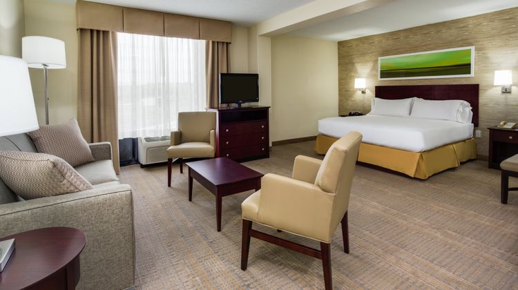 Holiday Inn Express Wilkesboro Suite