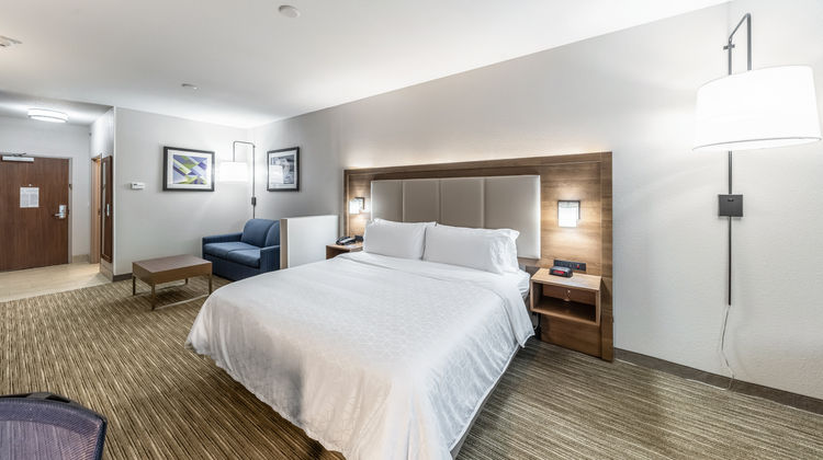 Holiday Inn Express Fort Worth I-35 Suite
