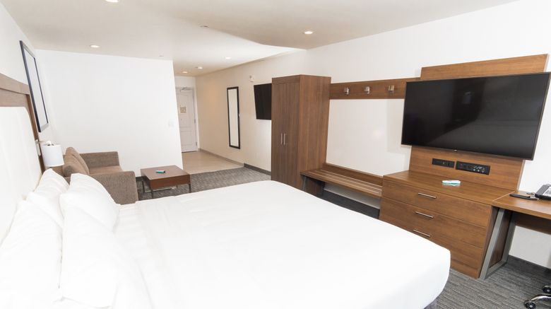 <b>Holiday Inn Express Hotel & Suites Room</b>. Images powered by <a href="https://www.leonardoworldwide.com/" title="Leonardo Worldwide" target="_blank">Leonardo</a>.