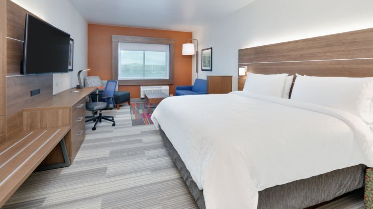 Holiday Inn Express & Suites Plano East Room
