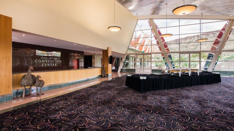 Crowne Plaza Alice Springs Lasseters Exterior
