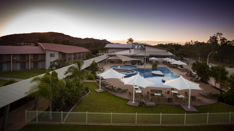 Crowne Plaza Alice Springs Lasseters Exterior