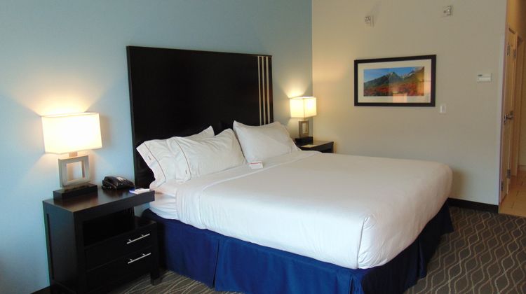 Holiday Inn Express & Stes Springville Room