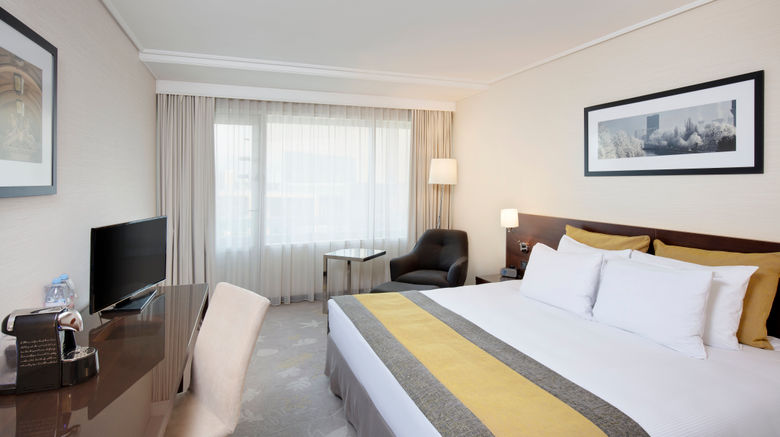 <b>Crowne Plaza Bucharest Room</b>. Images powered by <a href="https://www.leonardoworldwide.com/" title="Leonardo Worldwide" target="_blank">Leonardo</a>.
