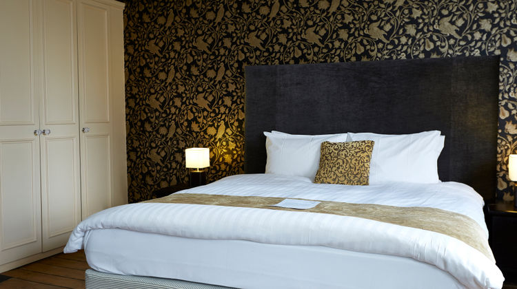 The Chequers Hotel Room