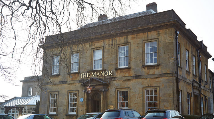 The Manor Hotel Exterior
