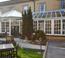The Manor Hotel Exterior