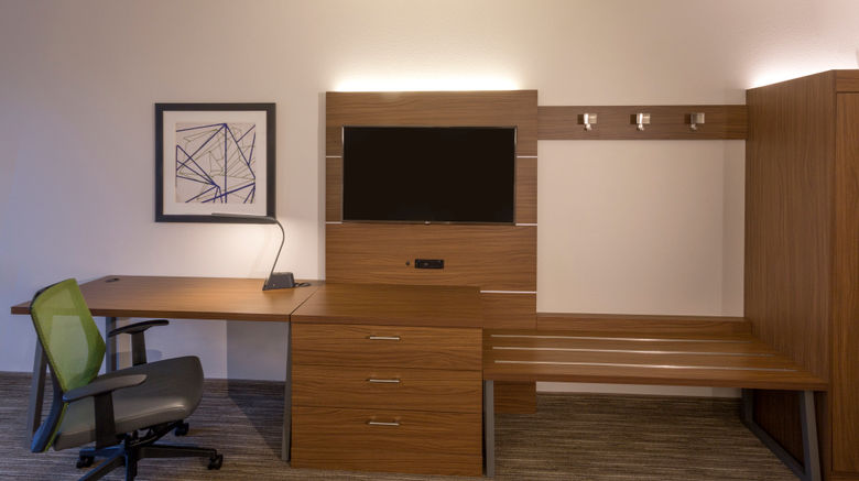 <b>Holiday Inn Express Suites Tukwila Room</b>. Images powered by <a href="https://www.leonardoworldwide.com/" title="Leonardo Worldwide" target="_blank">Leonardo</a>.