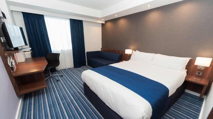 Holiday Inn Express Aberdeen Airport Room