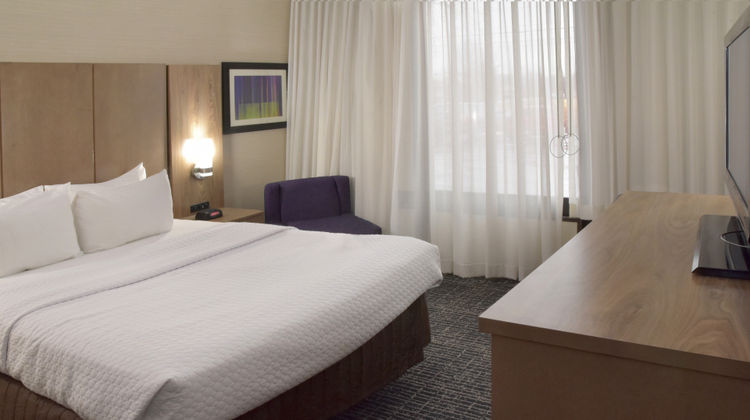 Crowne Plaza Cleveland Airport Room