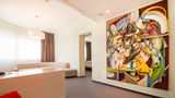 <b>Holiday Inn Suite</b>. Images powered by <a href="https://www.leonardoworldwide.com/" title="Leonardo Worldwide" target="_blank">Leonardo</a>.