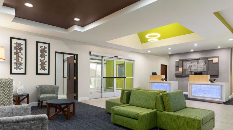 Holiday Inn Express Hotel & Suites Lobby