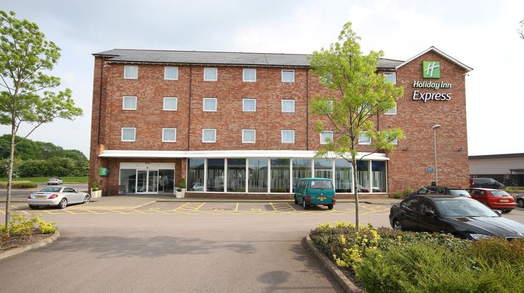 Holiday Inn Express Nuneaton Exterior