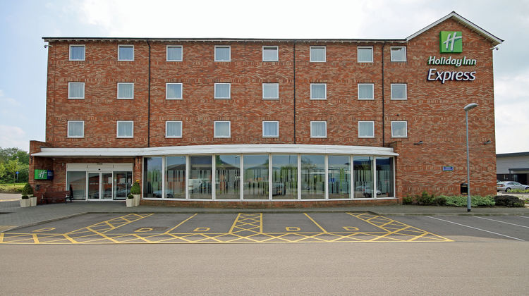 Holiday Inn Express Nuneaton Exterior
