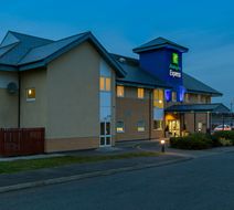 Holiday Inn Express Braintree Exterior