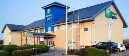 Holiday Inn Express Braintree Exterior