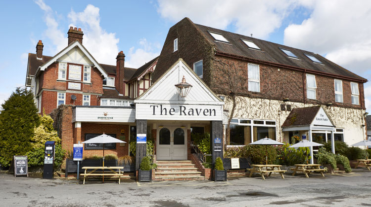 Raven Hotel Exterior