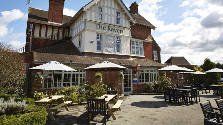 Raven Hotel Exterior