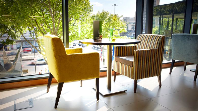 <b>Holiday Inn Bristol City Center Lobby</b>. Images powered by <a href="https://www.leonardoworldwide.com/" title="Leonardo Worldwide" target="_blank">Leonardo</a>.