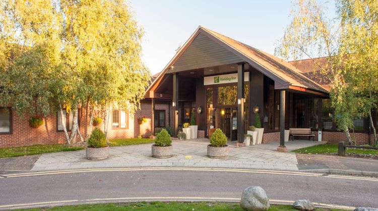 Holiday Inn Colchester Exterior